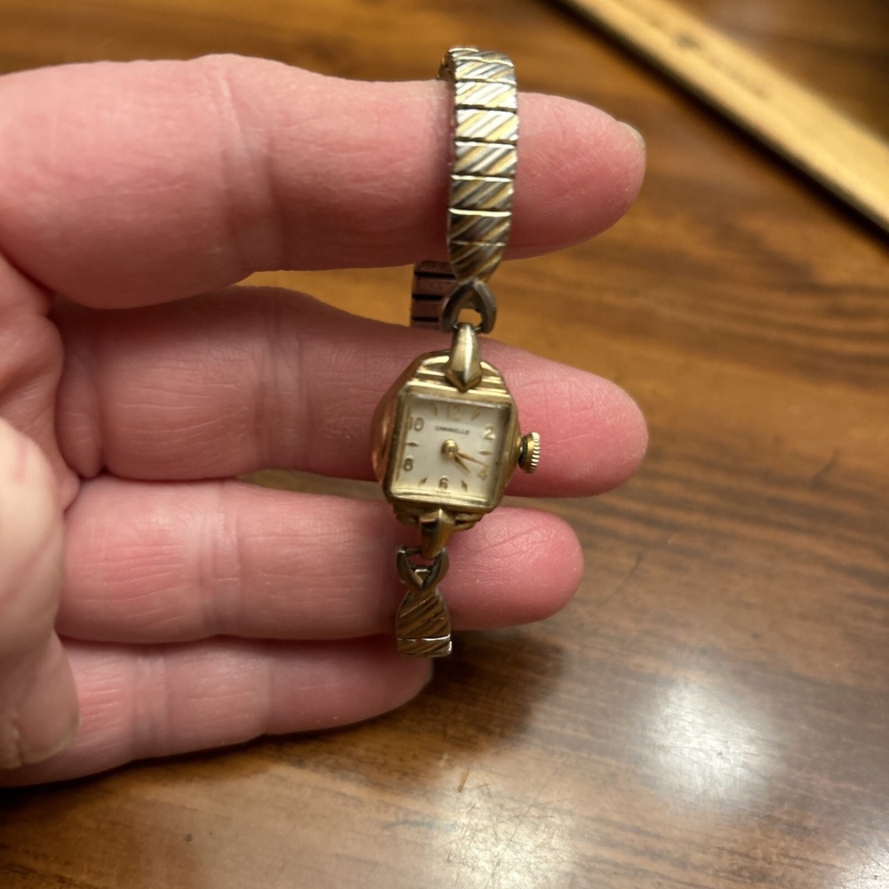 caravelle watch Women's Gold Tone Striped Elastic‎ Band Vintage
